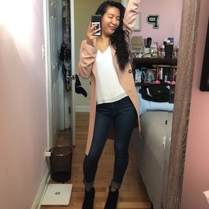 Meet your Posher, Cassandra